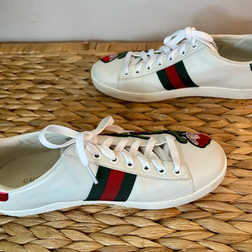 Gucci Women's White Sneakers with Red Floral Embroidery - Picture 9 of 16